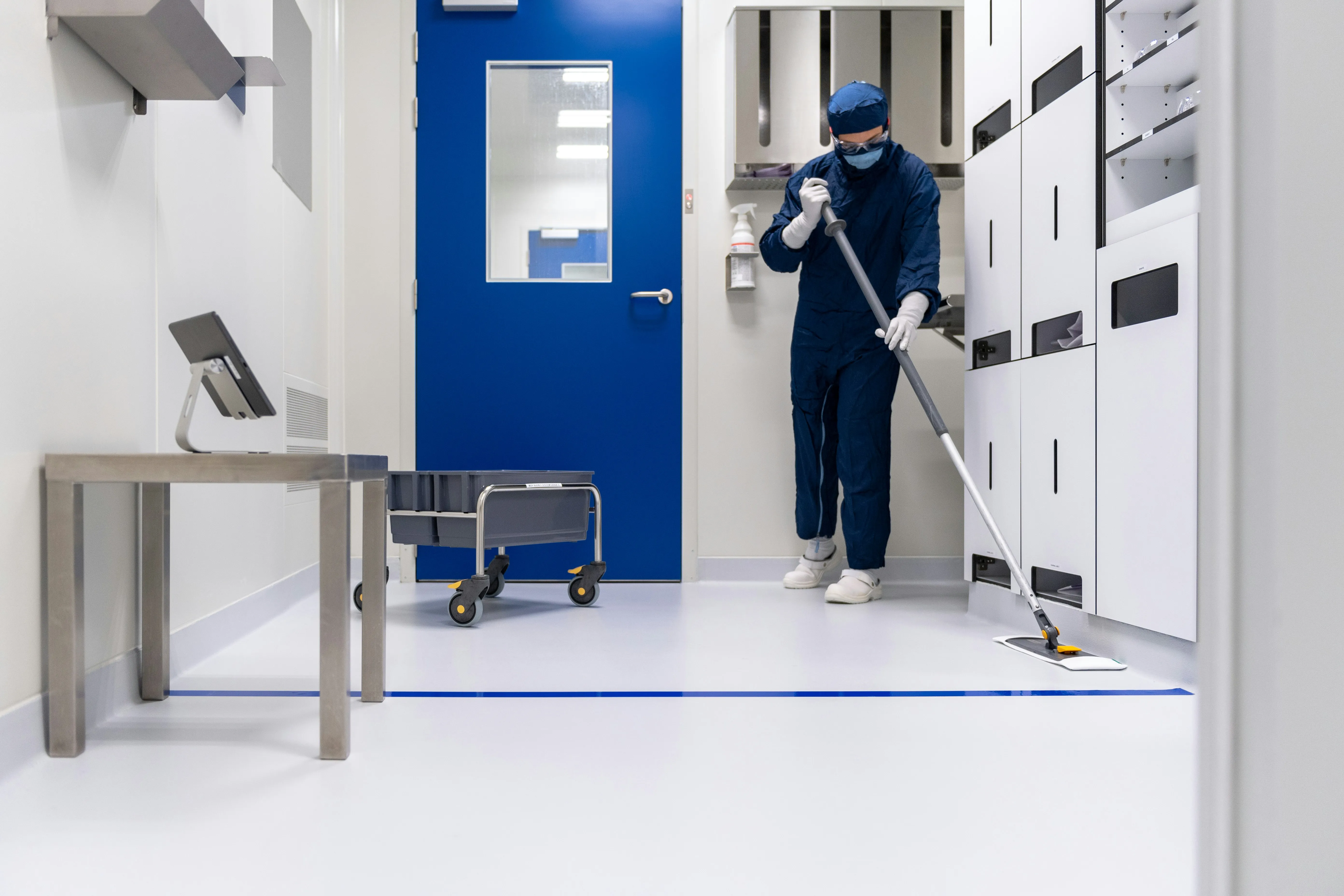 Advanced cleaning technology and modern equipment used by Twenty Two Systems in Melbourne